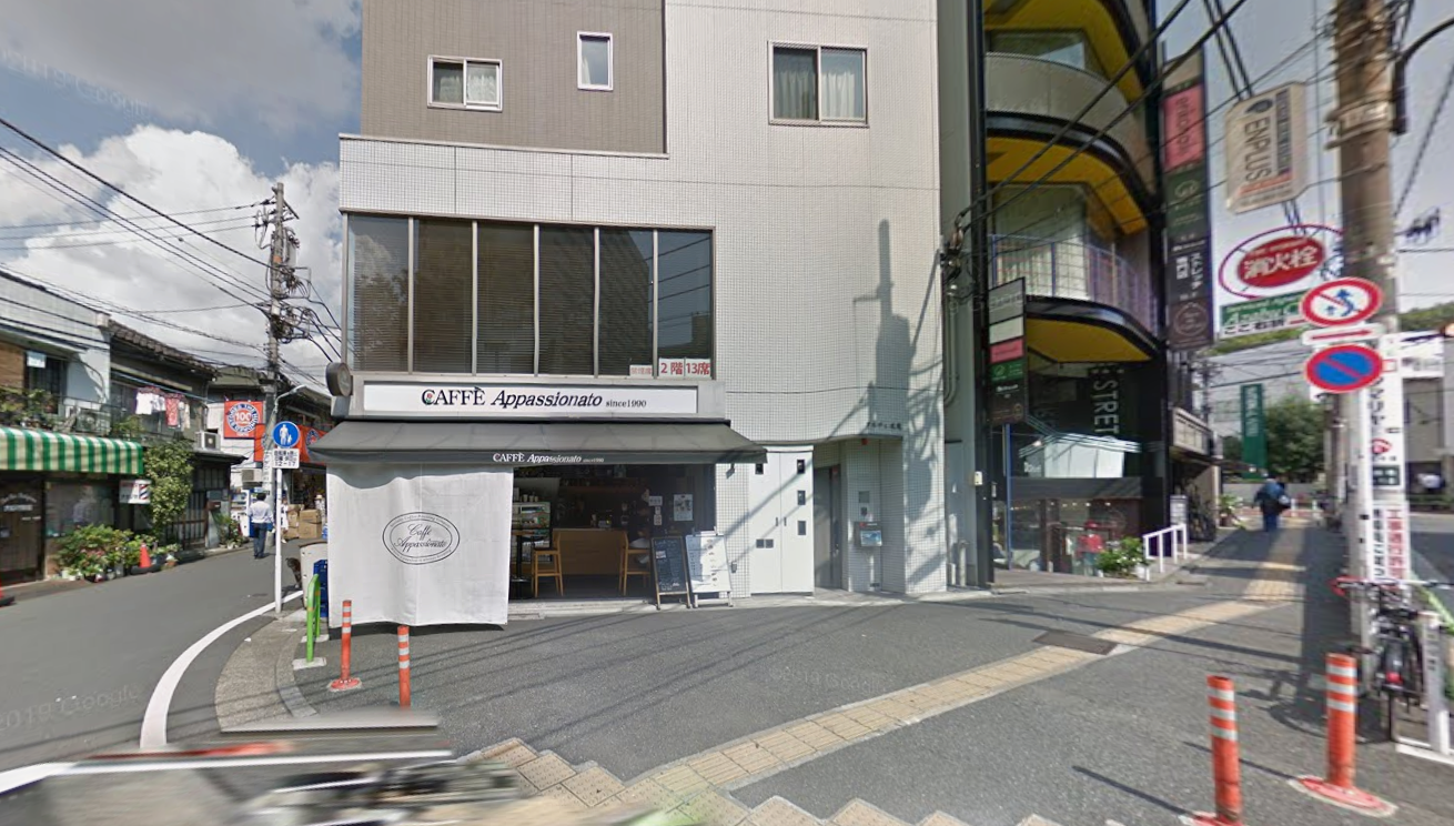 広尾駅徒歩2分　角地、1階路面の為視認性◎！